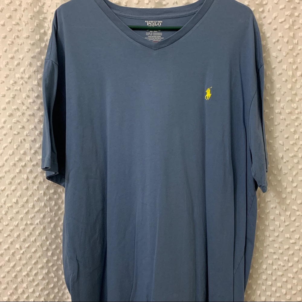 🚫SOLD🚫 Men’s polo class v-neck tee